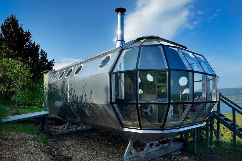 AirShip 002: A Unique ‘Pod’ Home By Roderick James Architects