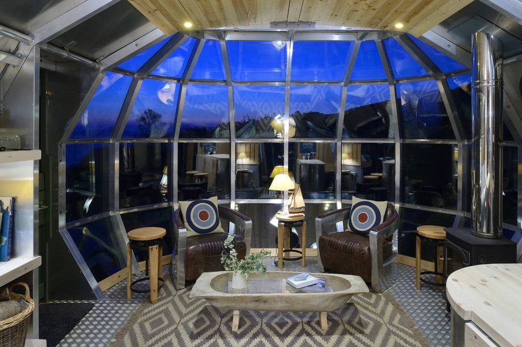 AirShip 002: A Unique ‘Pod’ Home By Roderick James Architects