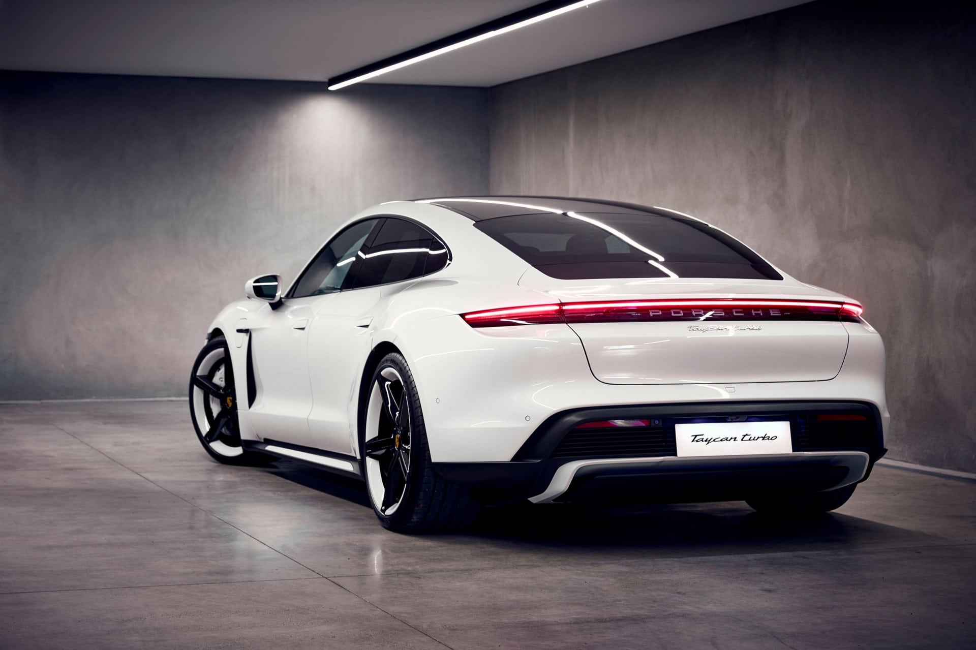 Porsche taycan габариты