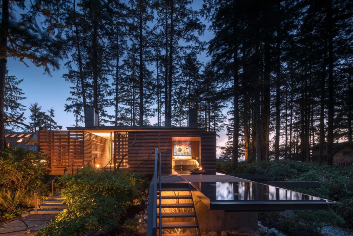This Glass Tofino Beach House Is A Glorious Surfer&#8217;s Retreat