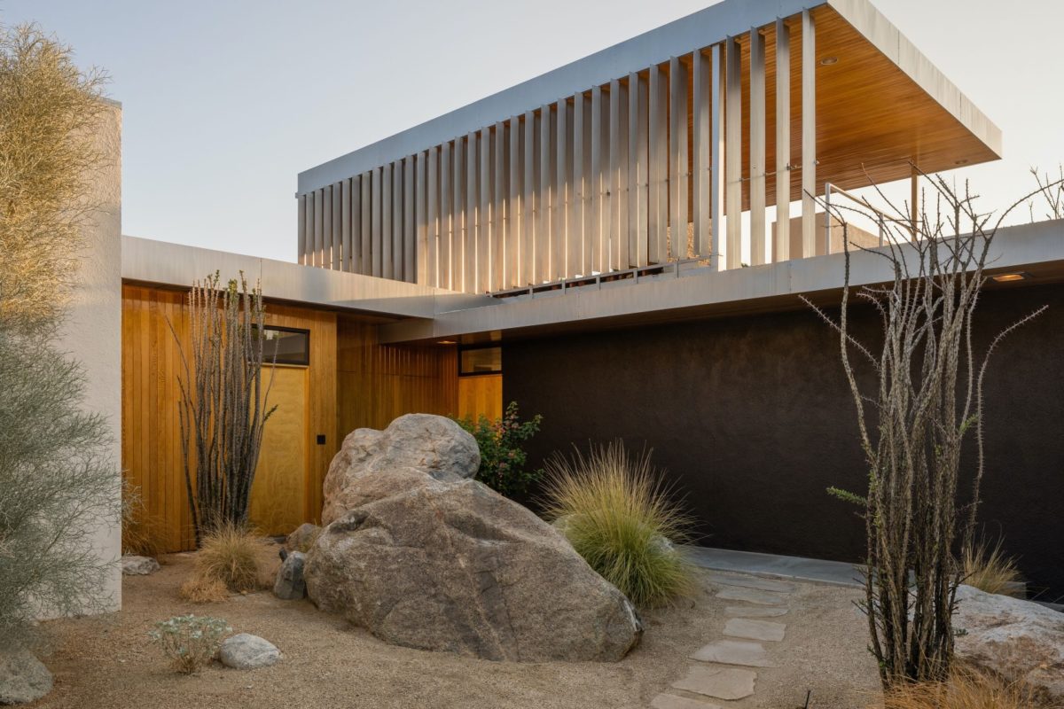 Iconic Slim Aarons &#8216;Poolside Gossip&#8217; House Sells For Record-Breaking Price