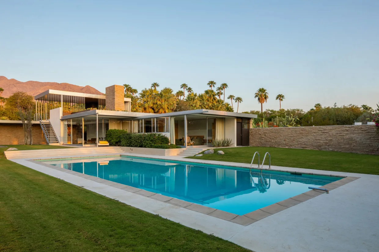 Iconic Slim Aarons &#8216;Poolside Gossip&#8217; House Sells For Record-Breaking Price