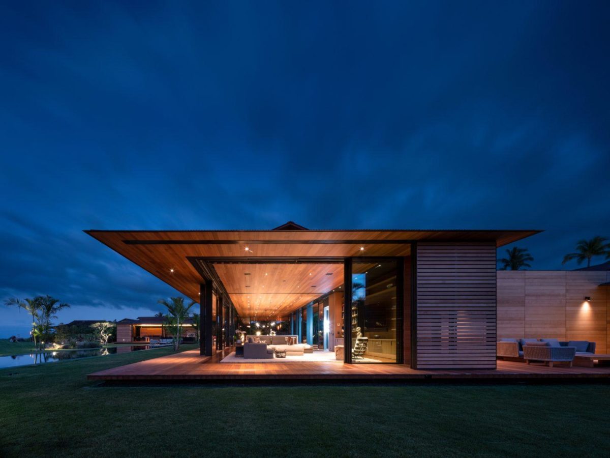 The Splendid Floating Home Built On A Hawaiian Lava Field
