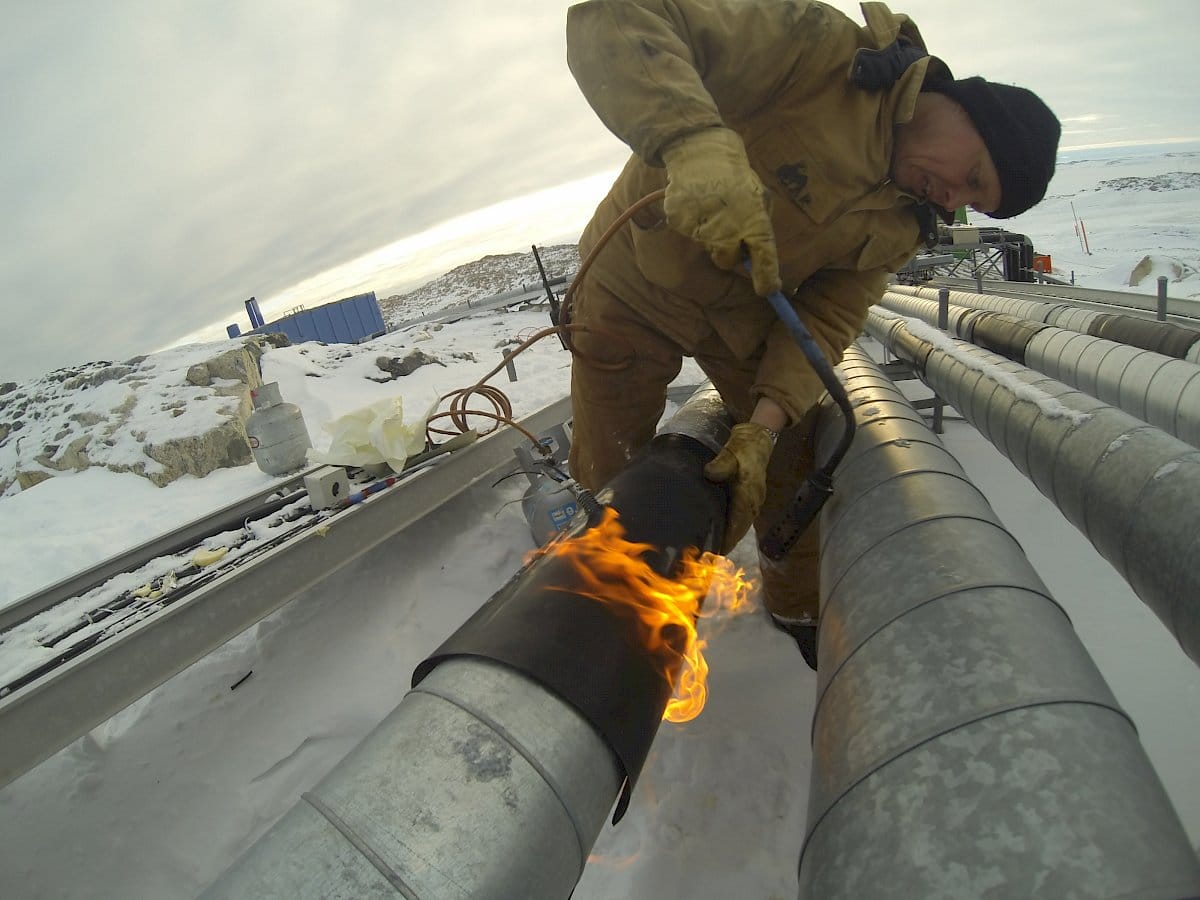 Smoko On Ice: Aussie Antarctic Program Now Hiring Chippies, Sparkies, Plumbers, & More