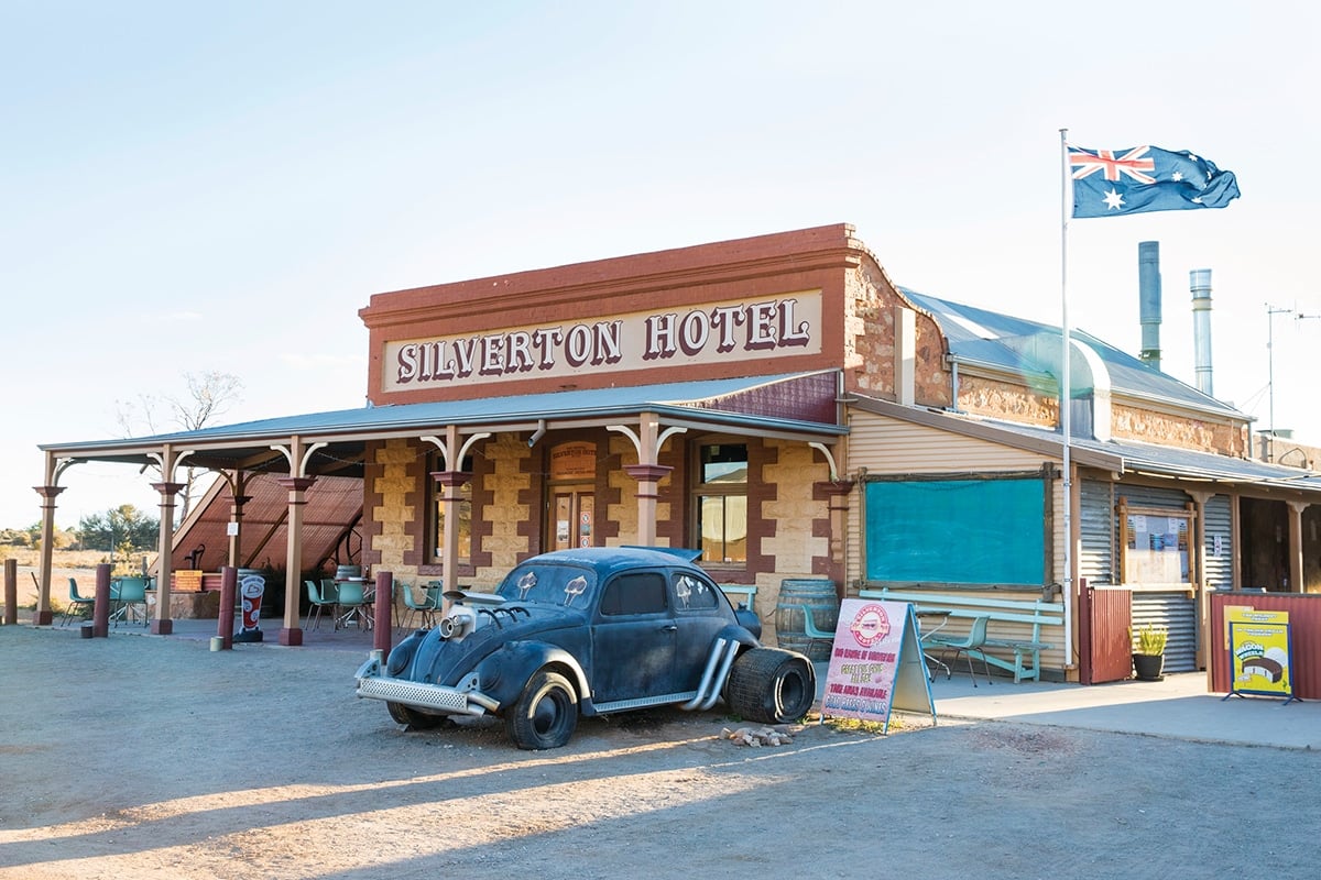 The 10 Best Country Pubs in NSW Worthy Of A Road Trip