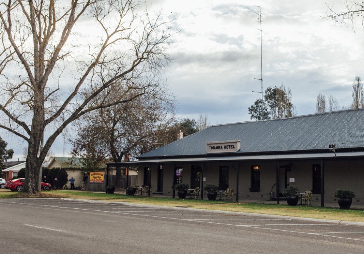 The 17 Best Country Pubs in Victoria Worthy Of A Road Trip [2022 Guide]