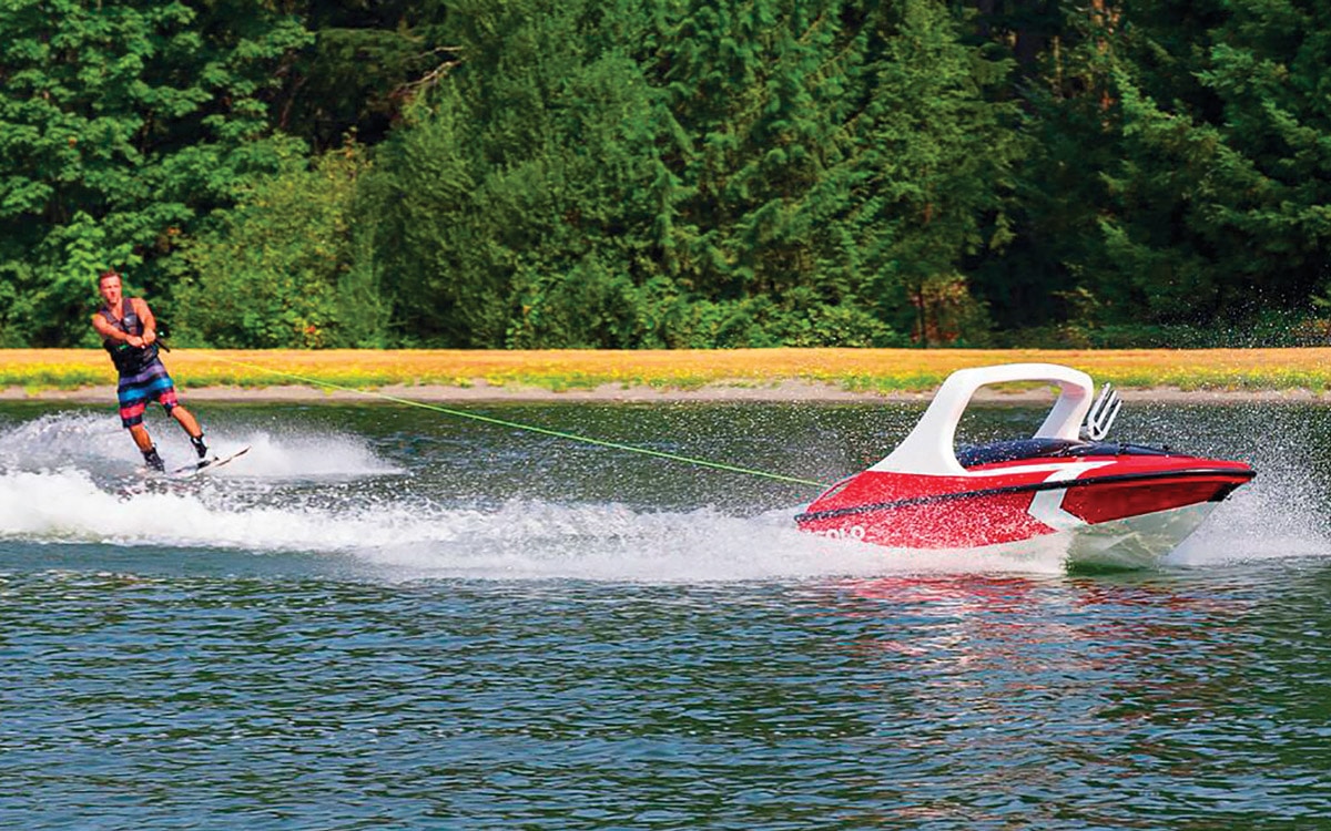 Ditch Your Boat With The Solo SF150 Personal Waterskiing Machine