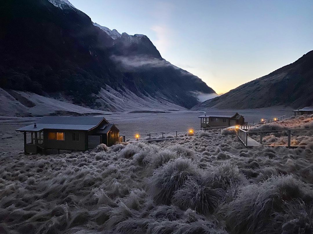 14 Best Hotels New Zealand Has To Offer For Luxury & Adventure