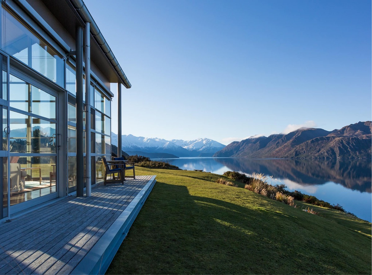 Whare Kea uses peace and tranquillity to position itself as one of the best lodges in New Zealand.