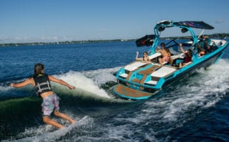 Ingenity Super Air Nautique GS22E World's First Fully-Electric Towboat