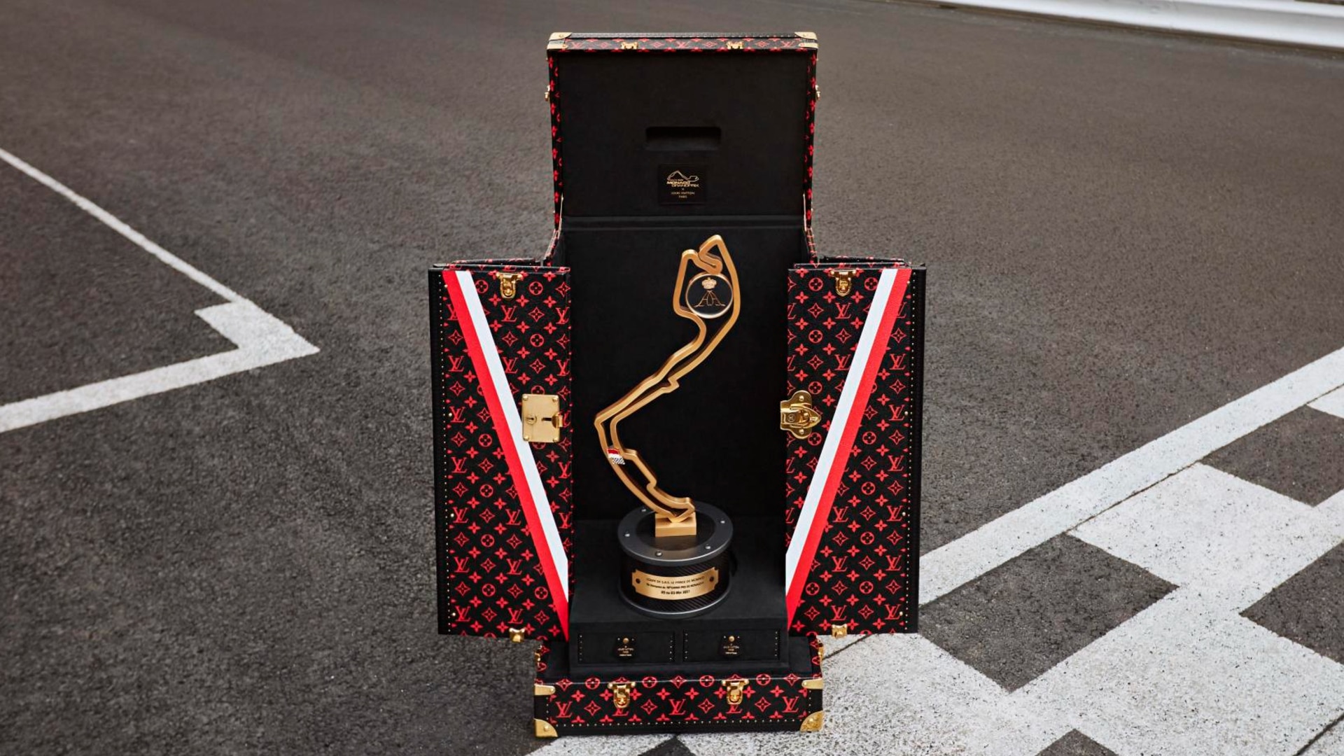 LOUIS VUITTON IS THE OFFICIAL TROPHY TRUNK PARTNER FOR THE
