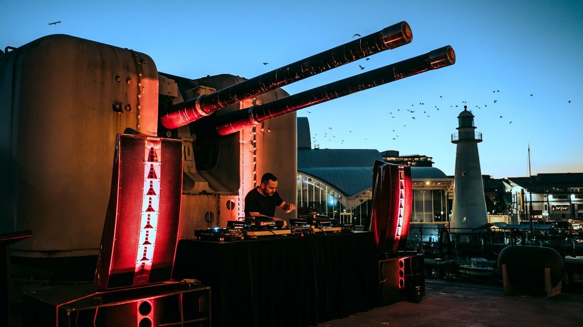 Sydney’s Historic HMAS Vampire To Host Sunset Picnic Parties On Its Helipad