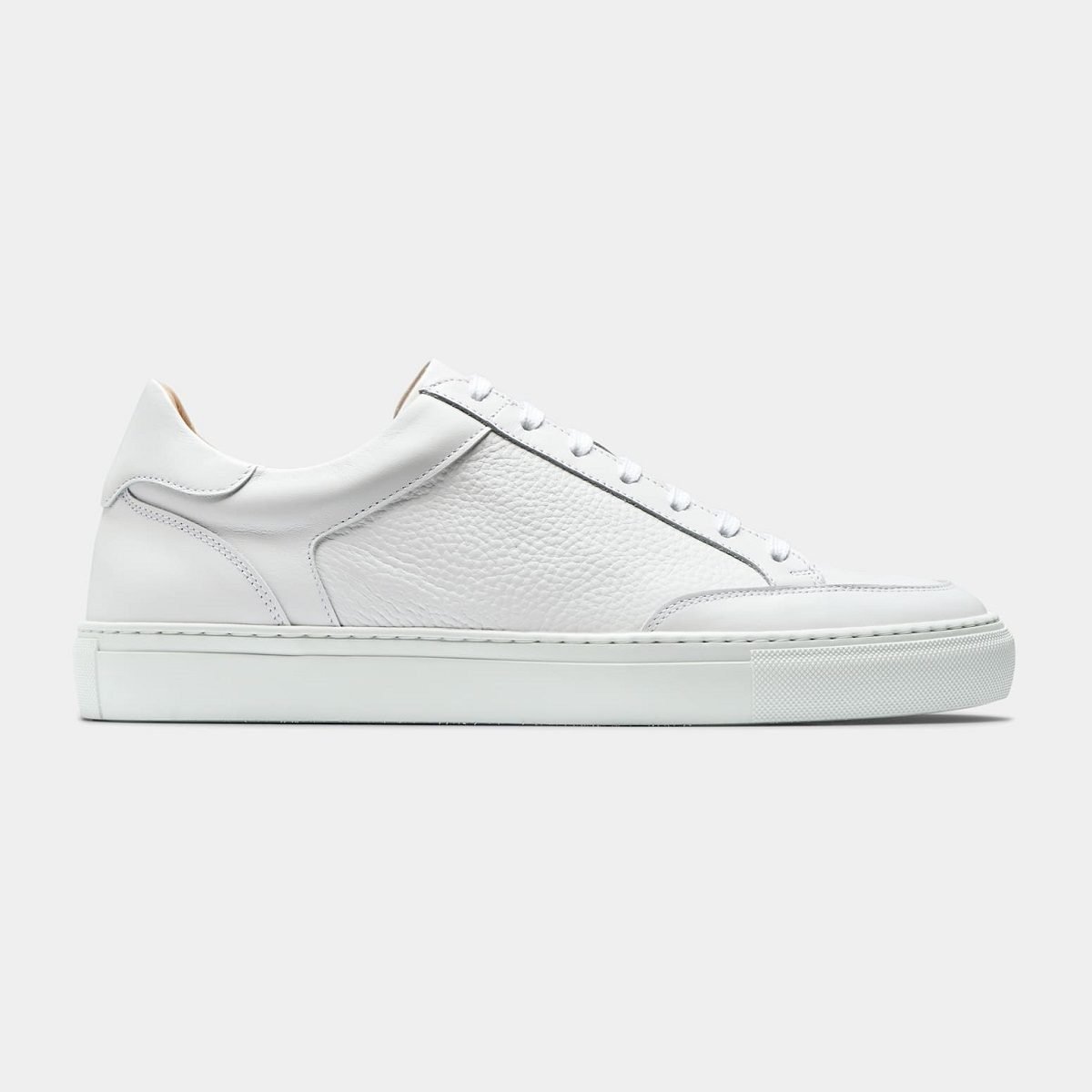 The 20 Best White Sneakers For Men [2022 Guide]