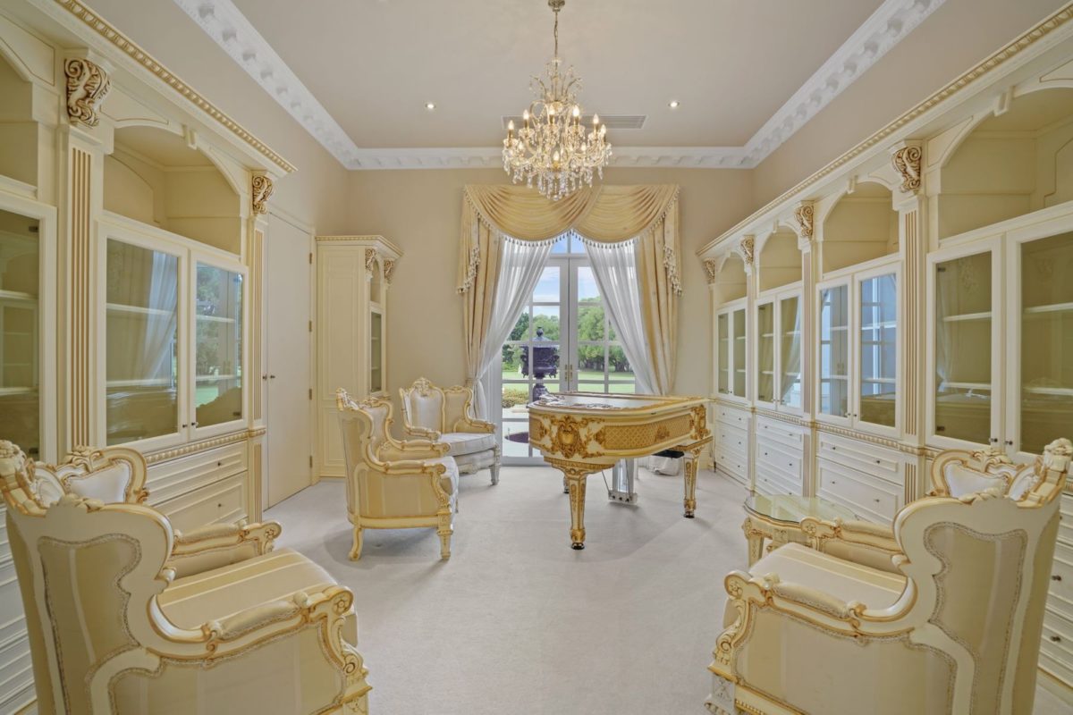 On The Market: Bellagio La Villa Is Oddly Tasteful For A Gold Coast Estate