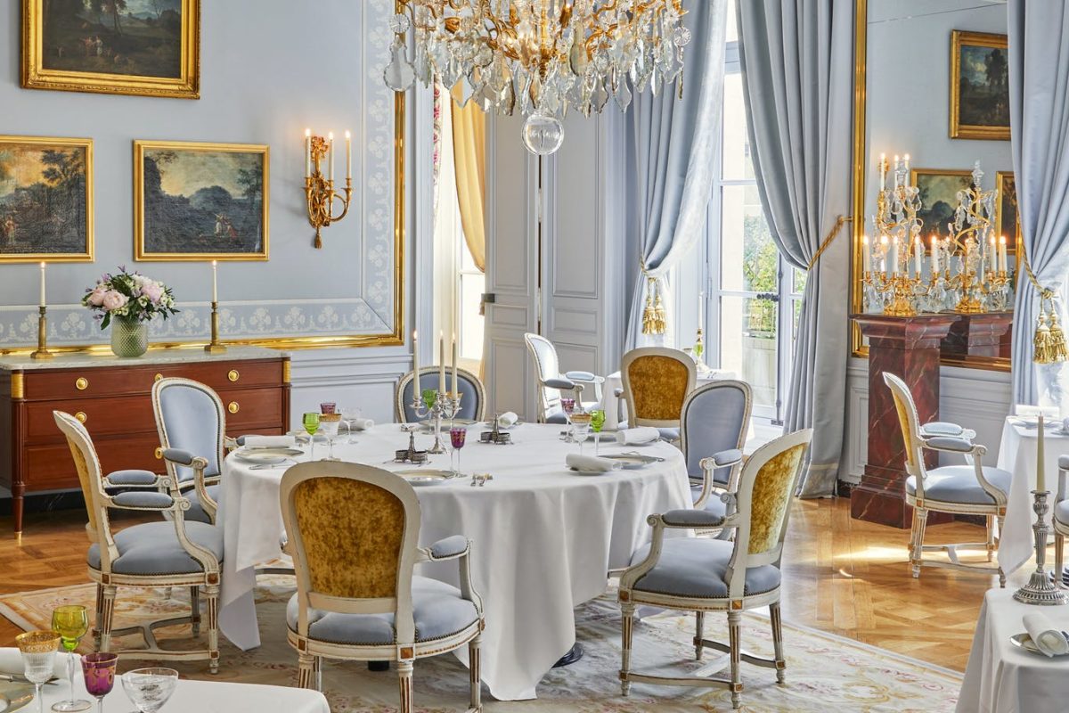 Live Like A King In The Palace Of Versailles Hotel For Just $2,500 Per Night