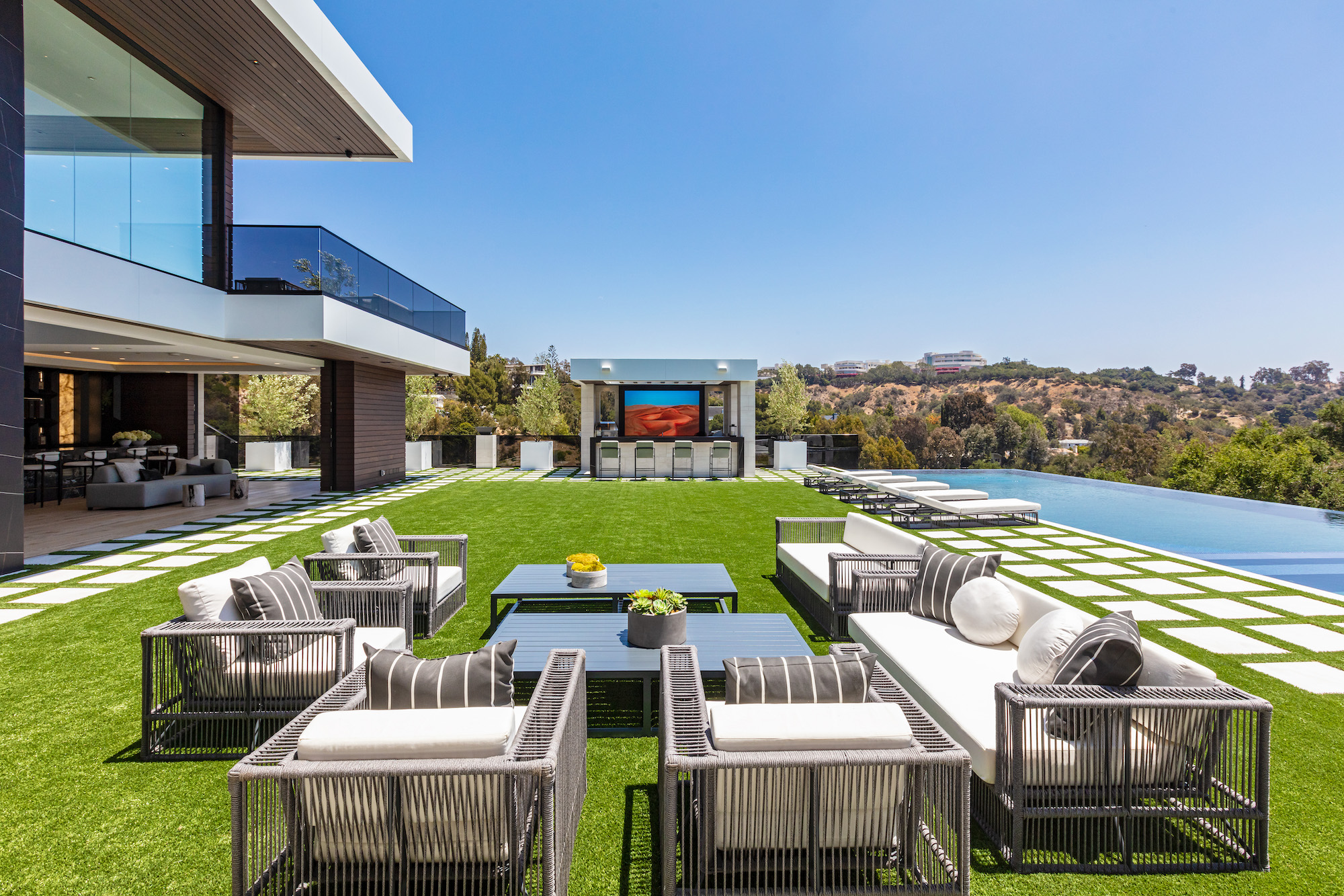 The Brentwood Oasis Ridiculous Los Angeles Mansion Lists For 48M