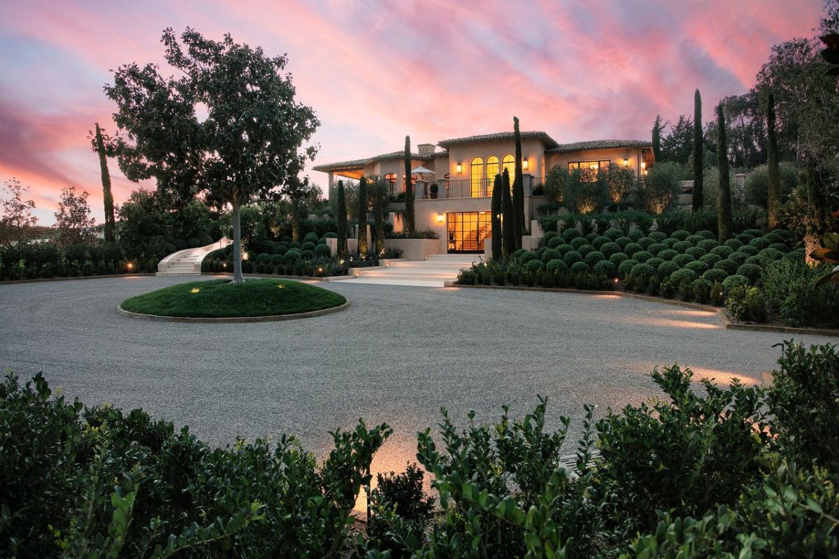Billionaire Retiree Lists Coastal Cali Compound For $220 Million