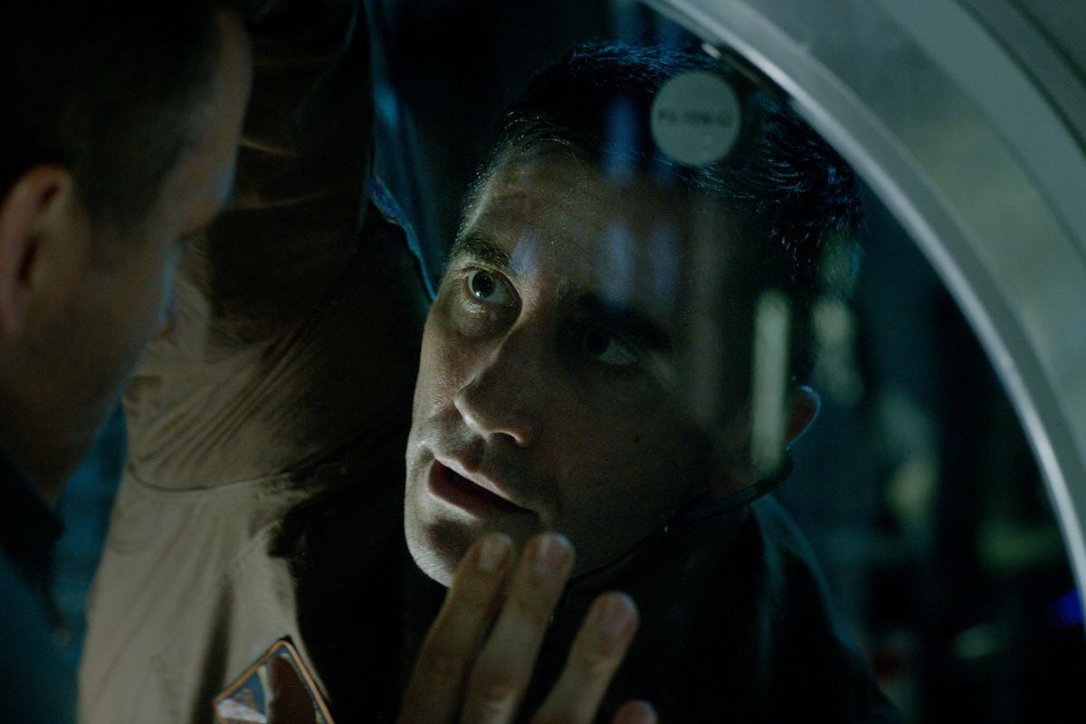 Life is a sci-fi film starring Jake Gyllenhaal and Ryan Reynolds.