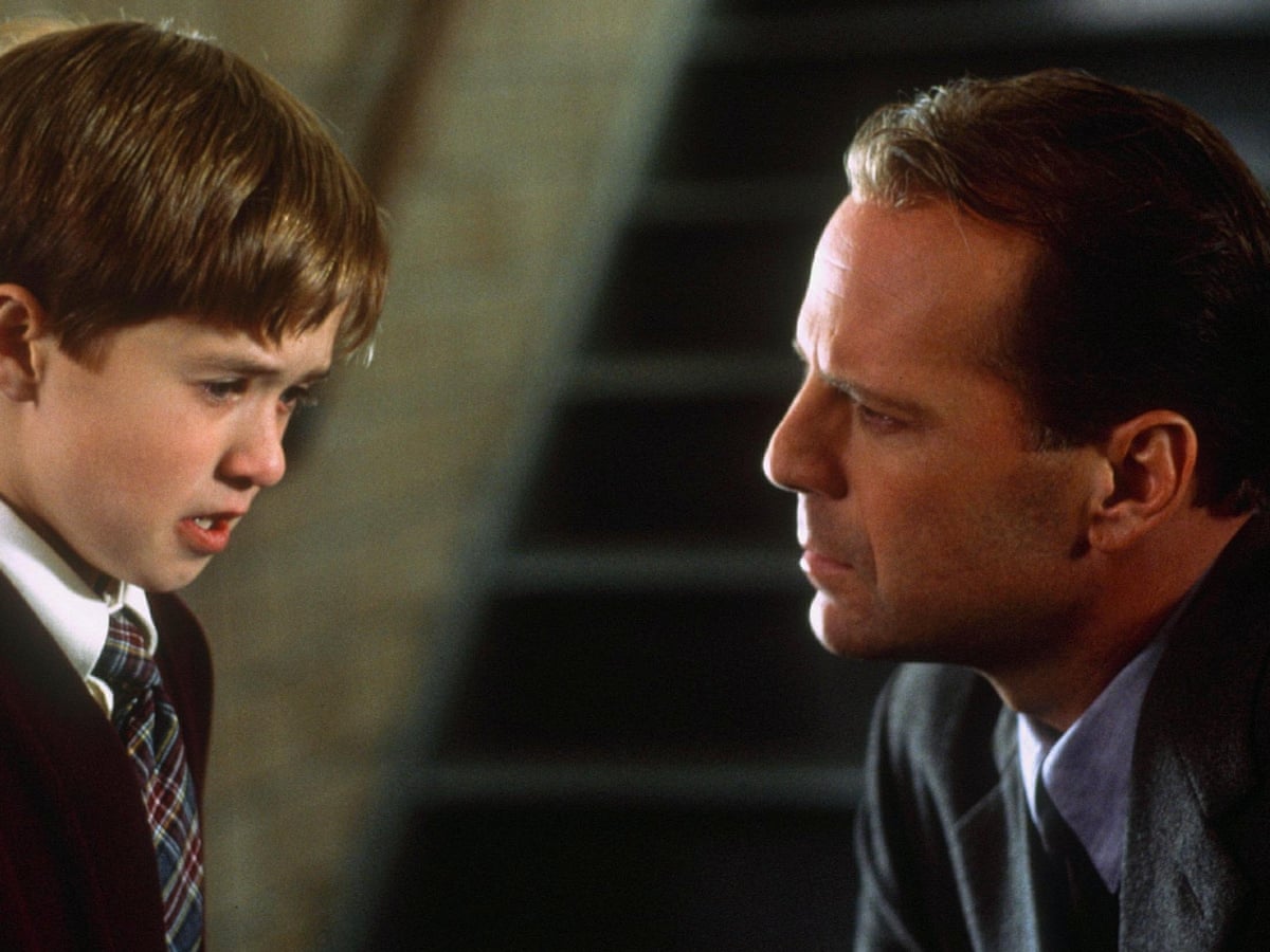 The Sixth Sense is a great horror movie.