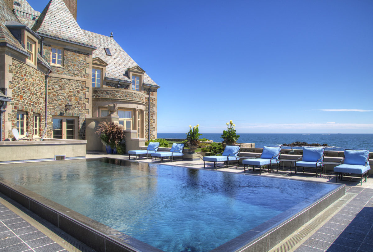 Despite His 600M Net Worth, Jay Leno Still Works To Avoid Being A Rich Guy In A Pool