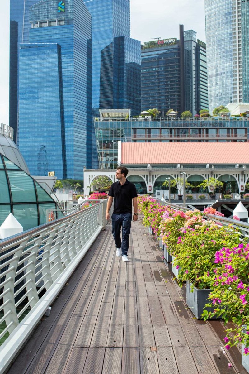 Promenade dans la baie de la marina de Singapour