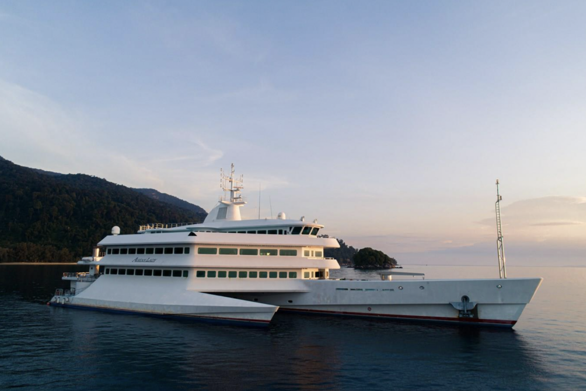 Asean Lady asymmetrical superyacht1.21 pm