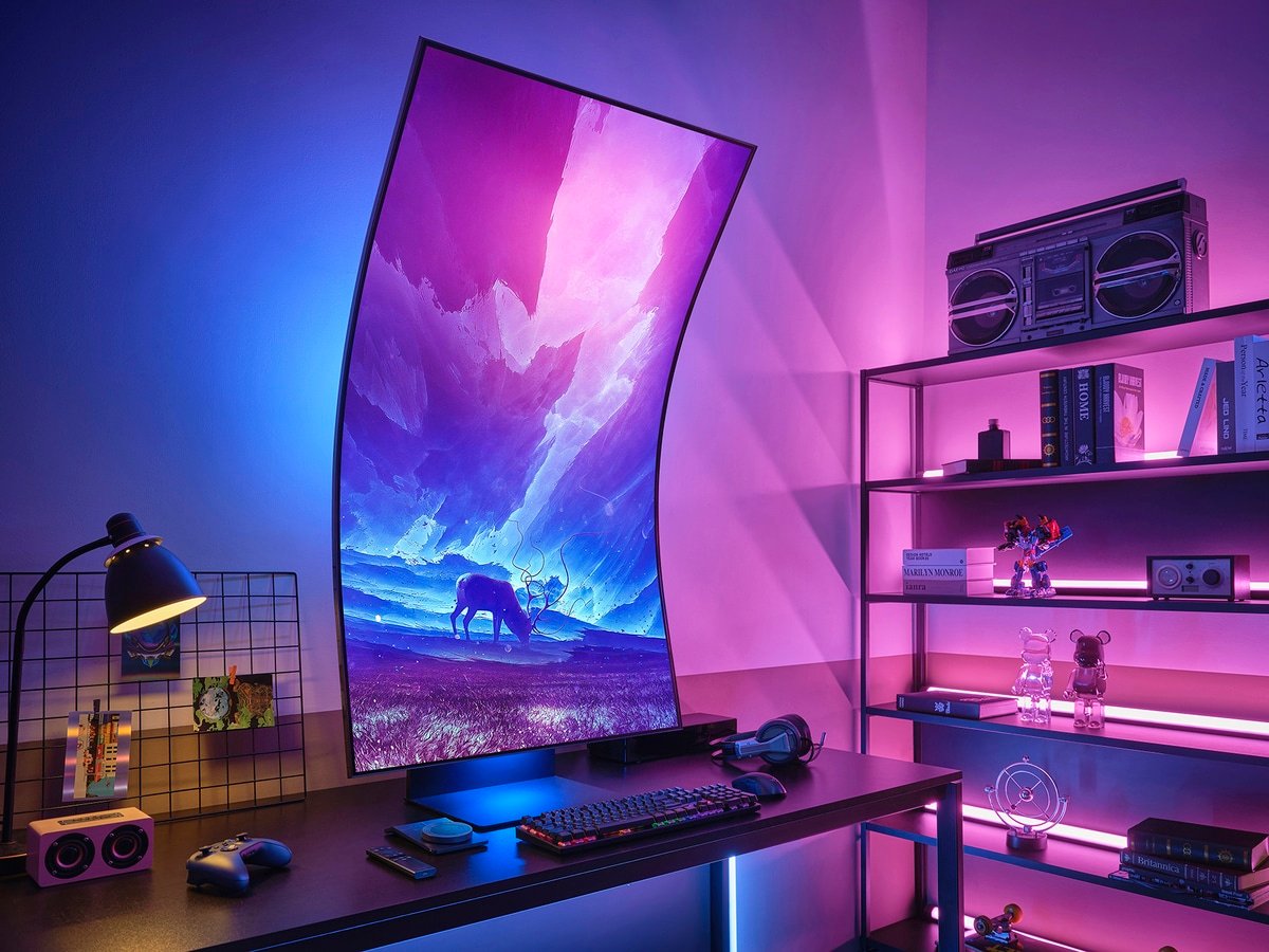 Samsung's Odyssey Ark Monitor Is 55-Inches Of Rotatable Insanity