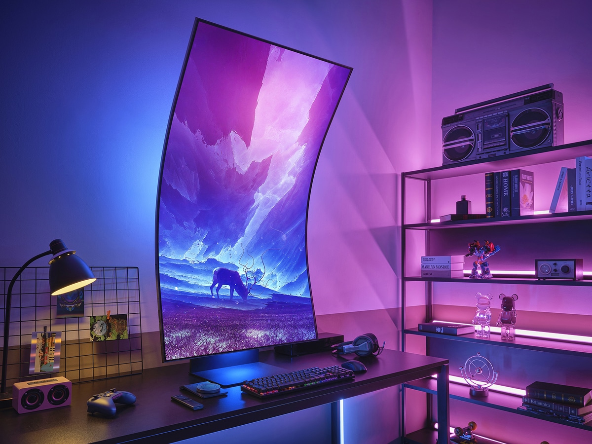 Samsung's Odyssey Ark Monitor Is 55-Inches Of Rotatable Insanity