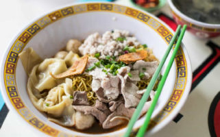 Worlds Cheapest Michelin Starred Meal Singapore Tai Hwa Pork Noodle Hill Street Bak Chor Mee