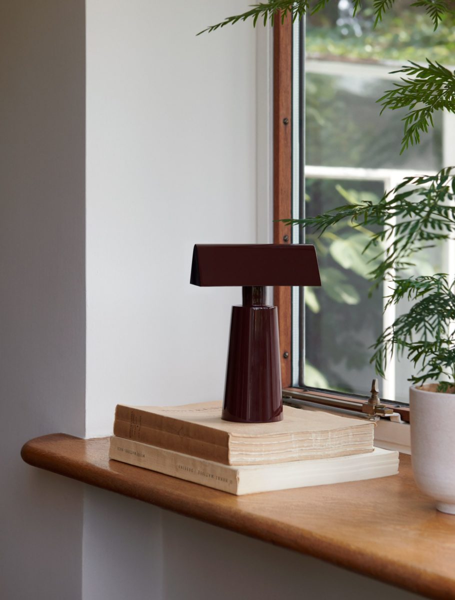 Reimagining The Iconic Bankers Lamp With &#038;Tradition