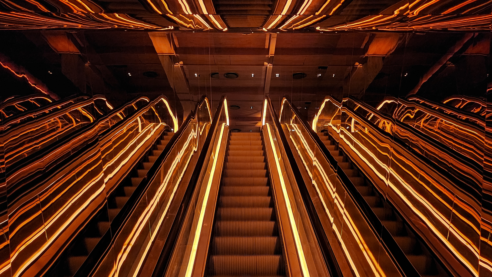 Around The World In 22 Photos Road-Testing Samsung’s Unbelievable “Nightography” Capabilities