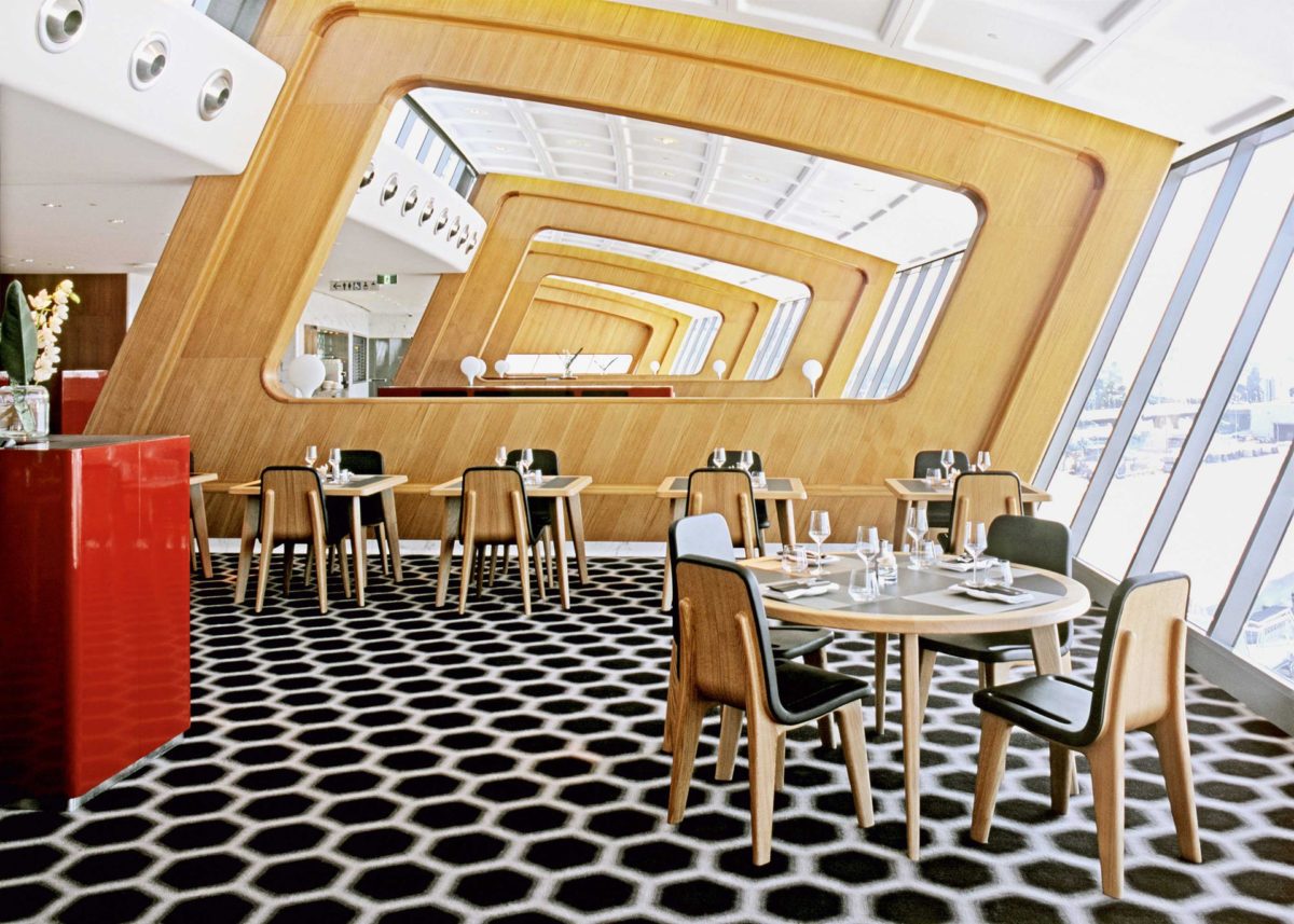 qantas first class lounge