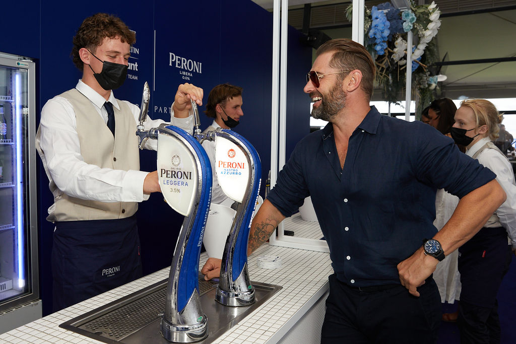 Peroni Aston Martin GP Dan MacPherson Sábado