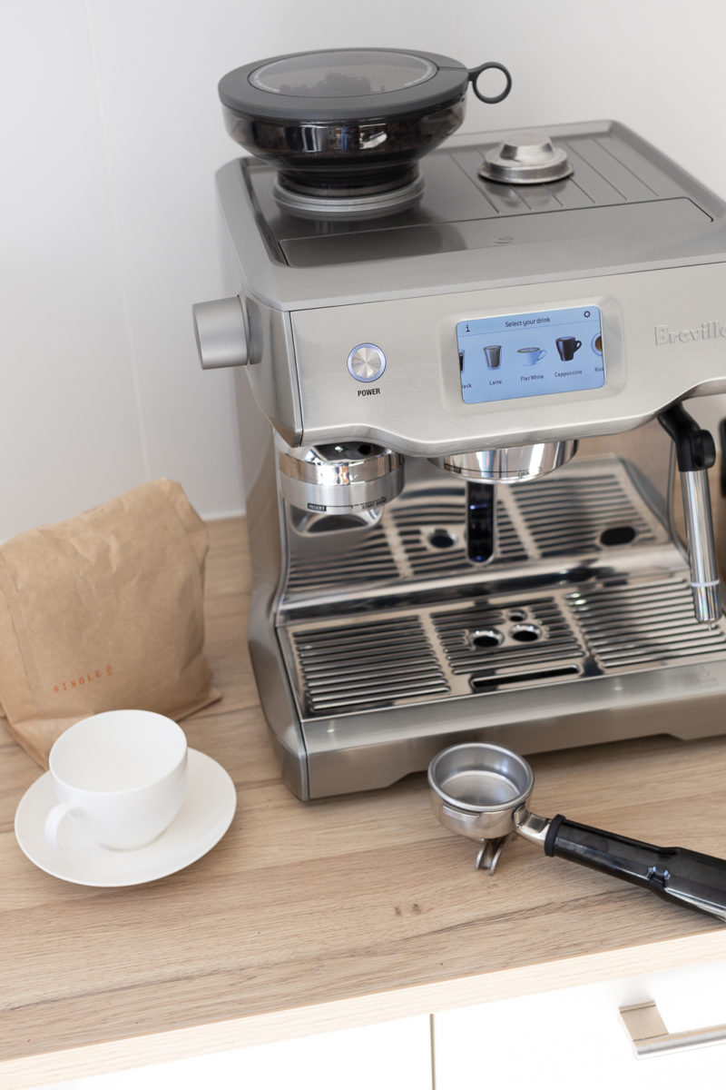 Breville Oracle Touch is a great home coffee machine for baritas