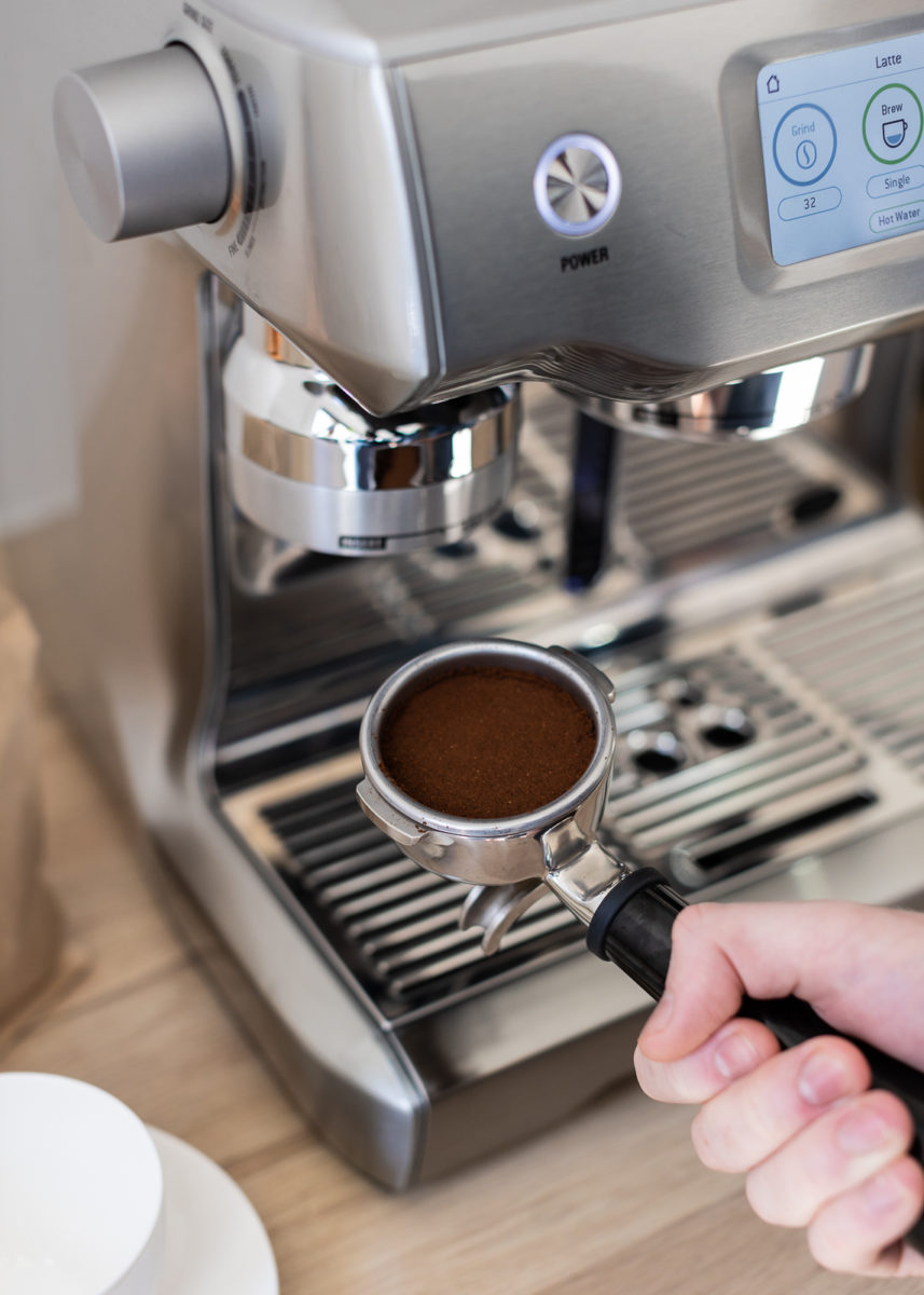 Breville The Oracle Touch auto-tamps coffee for you