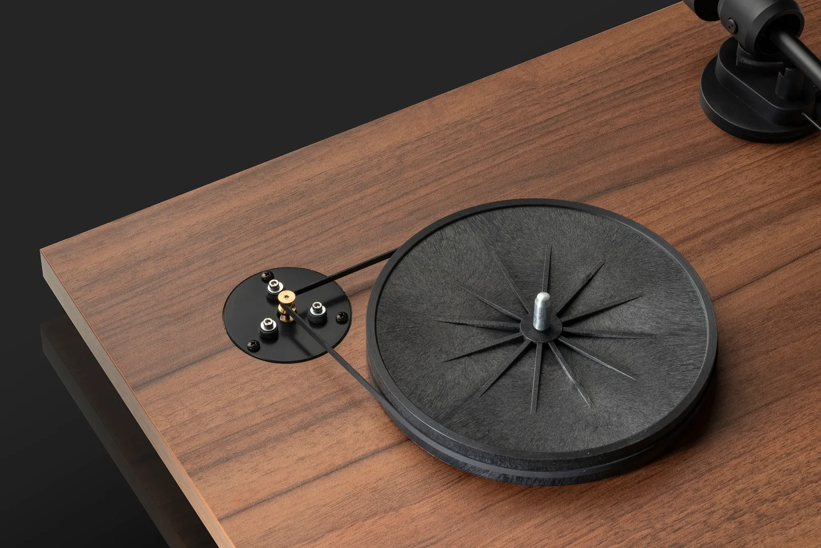 The Pro-Ject E1 Turntable Serves Up Crystal Clear Sound Without Deleting Your Wallet