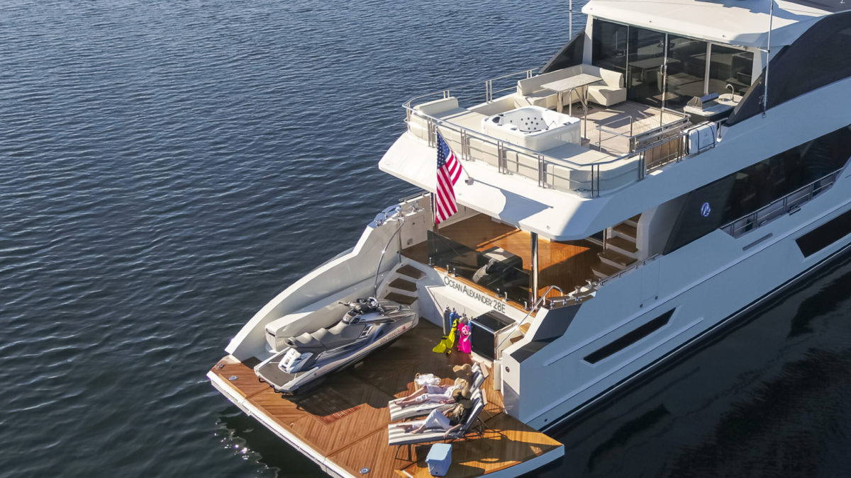 Ocean Alexander 28 Explorer