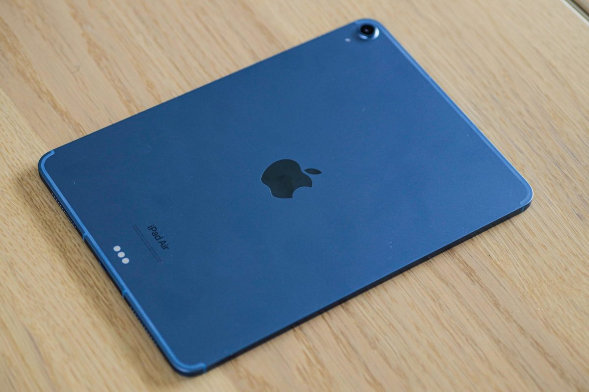Apple Air 5 in blue