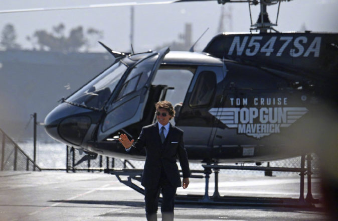 top gun maverick premiere to cruise pilots helicopter