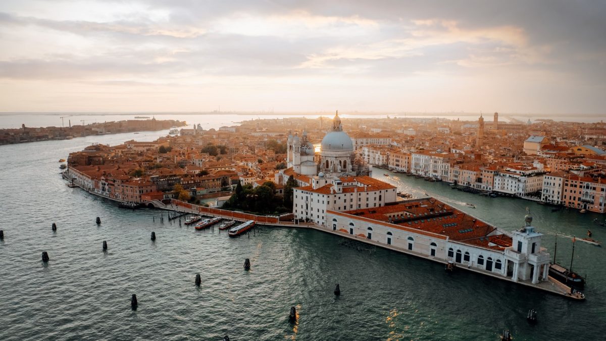 Venice Will Charge Tourists An Entry Fee &#038; Require A Reservation From 2023