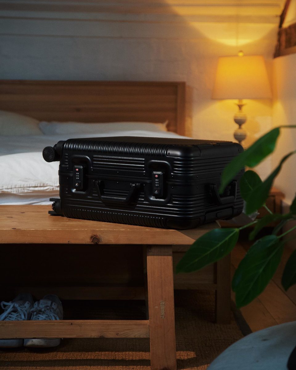 The AIDAN Signature S Suitcase Case Stands Out From The Pack