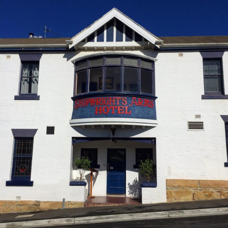 8 Best Pubs Hobart Has To Offer [2022 Guide]