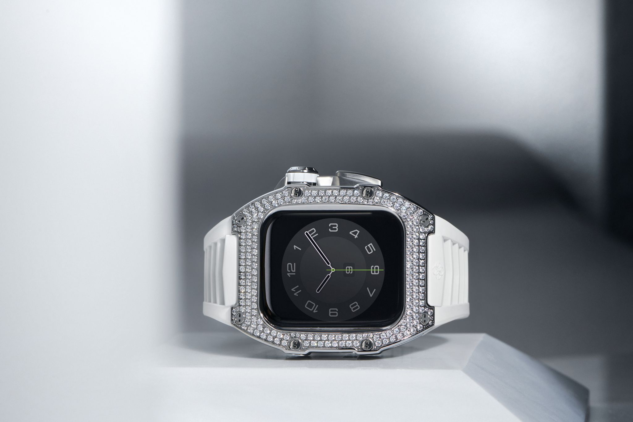 The World's Most Expensive Apple Watch Case Arrives With 433 Diamonds