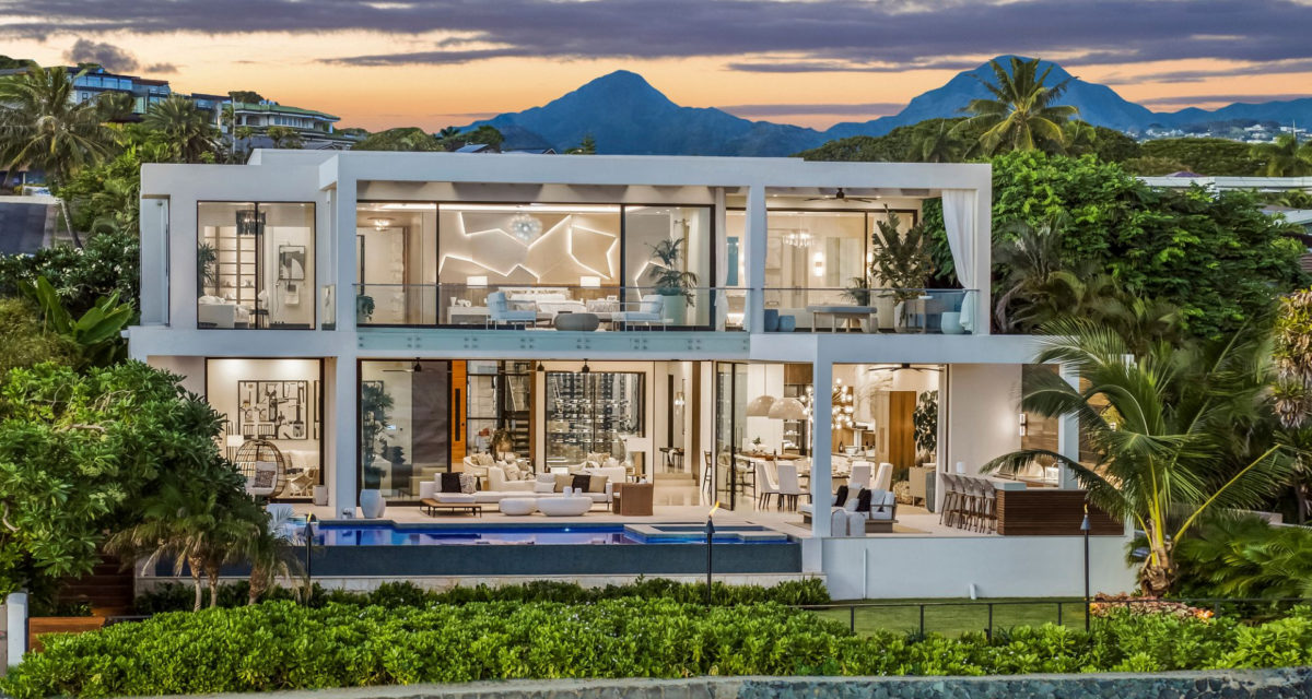This 40 Million Honolulu MegaMansion Has 22 Metres Of Private Beachfront