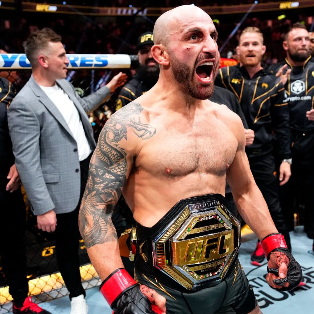 UFC　王者　アレクサンダー・ヴォルカノフスキー　ゴールドカード　psa10 UFC王者アレクサンダー・ヴォルカノフスキーゴールドカードpsa10