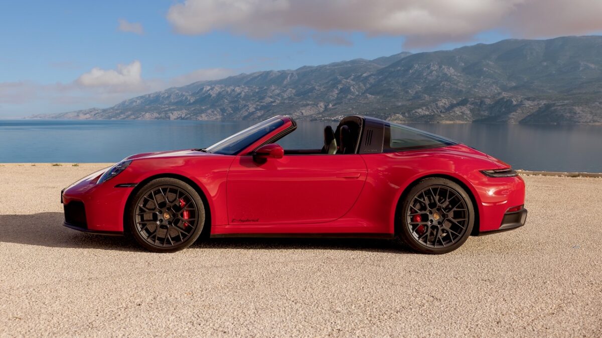 Porsche 911 T-Hybrid GTS Targa 4