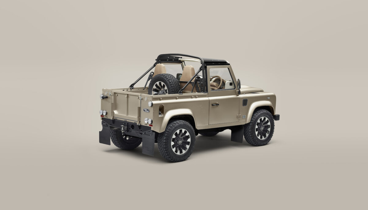 Land Rover Defender V8 Soft Top