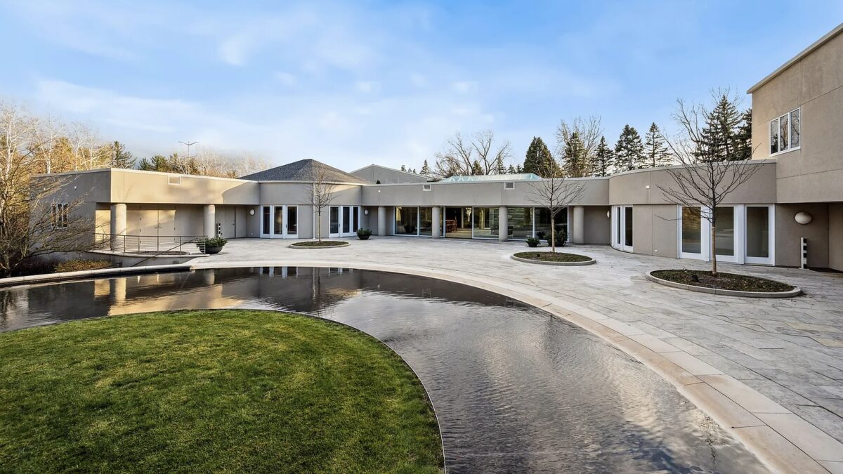 Michael Jordan Mansion airbnb