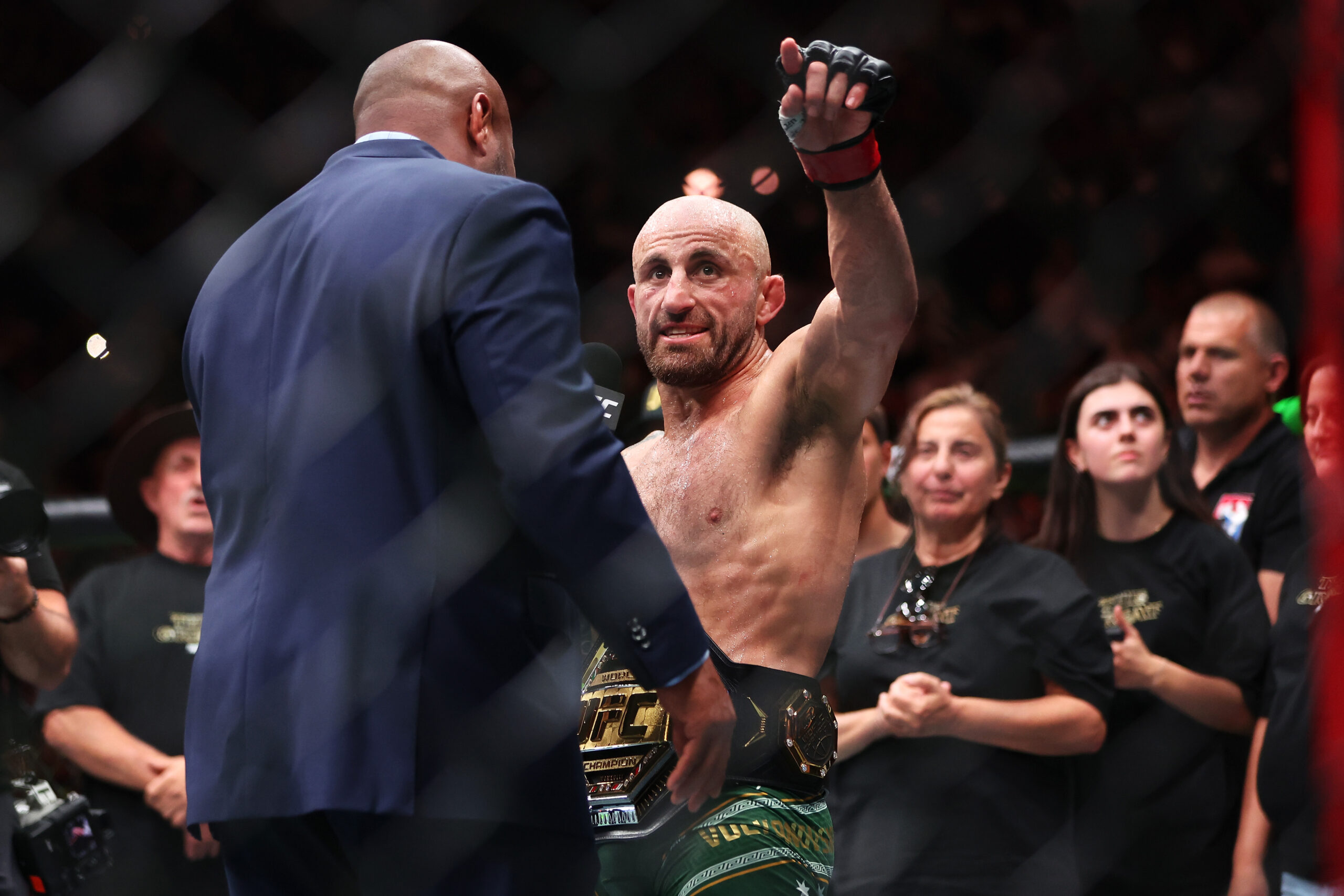 Alexander Volkanovski Successfully Defends The Belt In His Own Backyard At UFC 325