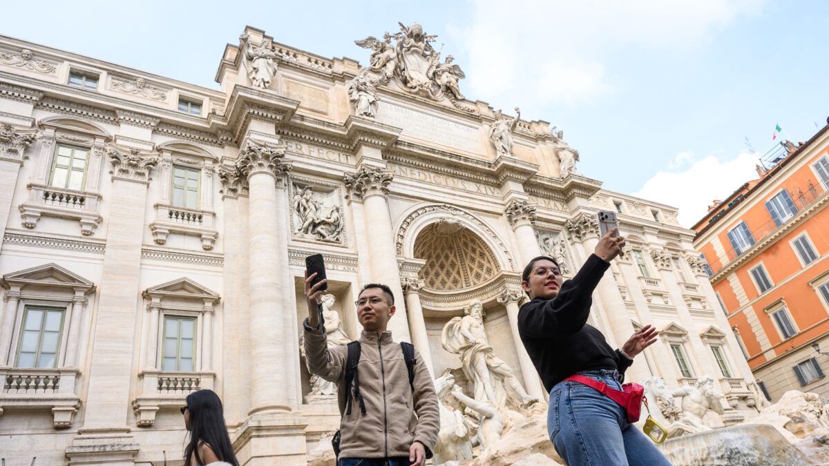 Italy trevi fountain